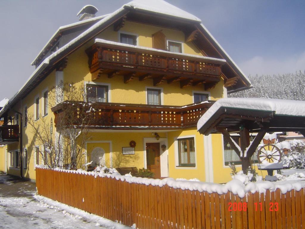 Haus Dorfer Bed and Breakfast Mariapfarr Buitenkant foto