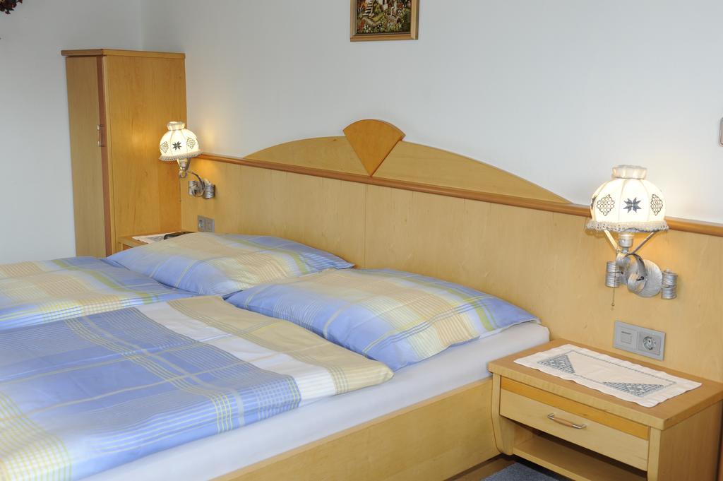 Haus Dorfer Bed and Breakfast Mariapfarr Buitenkant foto