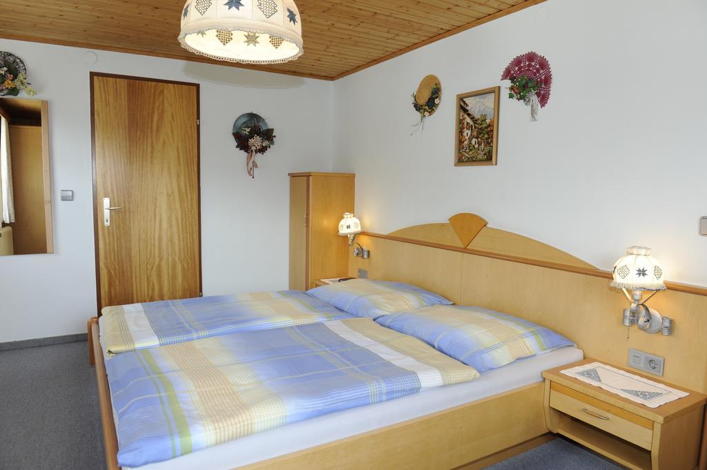 Haus Dorfer Bed and Breakfast Mariapfarr Buitenkant foto
