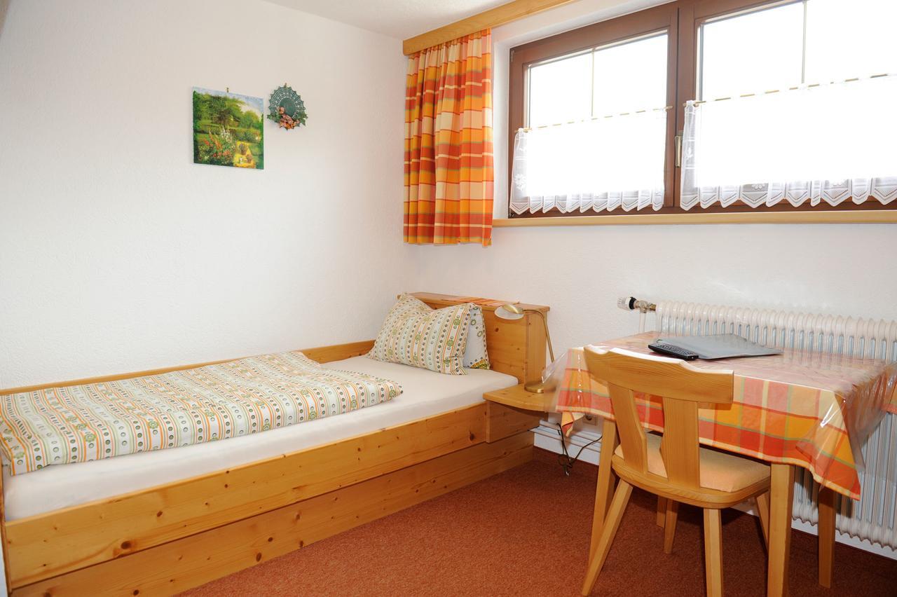 Haus Dorfer Bed and Breakfast Mariapfarr Buitenkant foto
